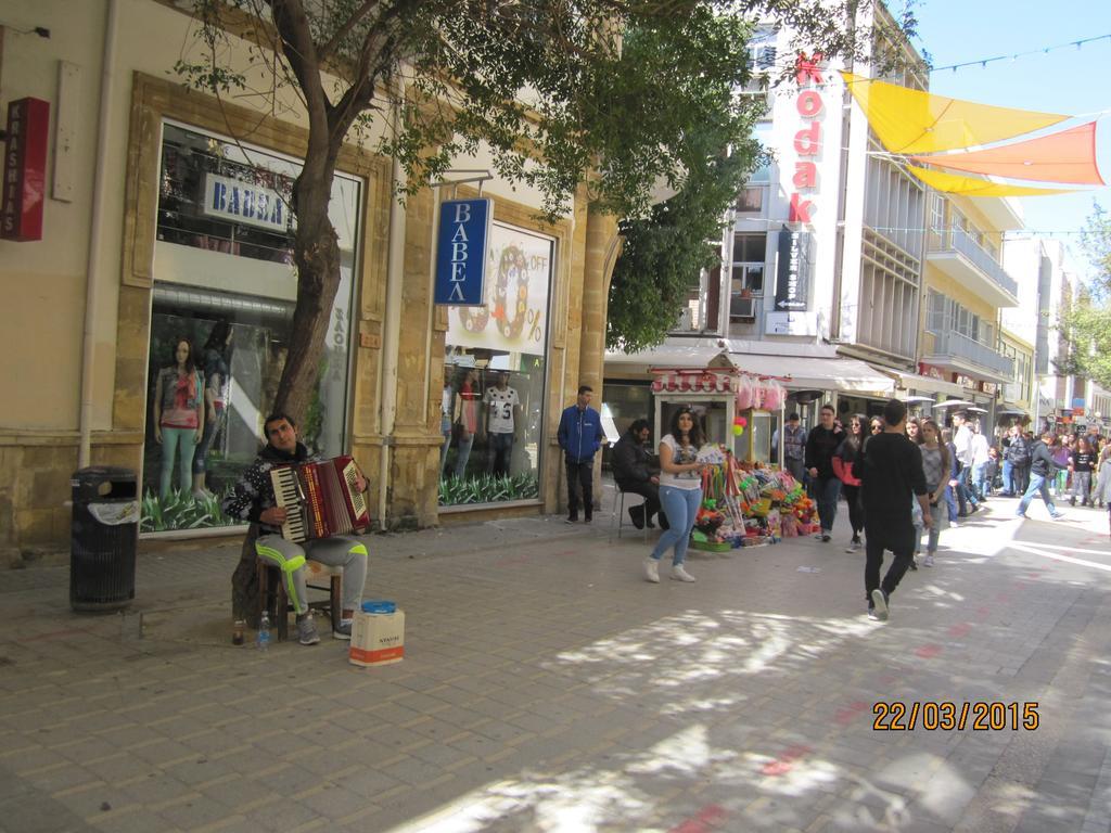 Downtown Living By 'Flats Nicosia' Apartment Room photo
