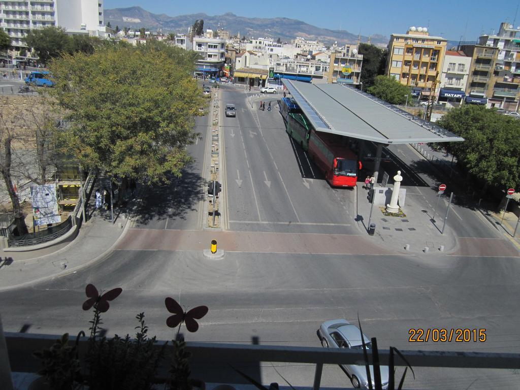 Downtown Living By 'Flats Nicosia' Apartment Room photo