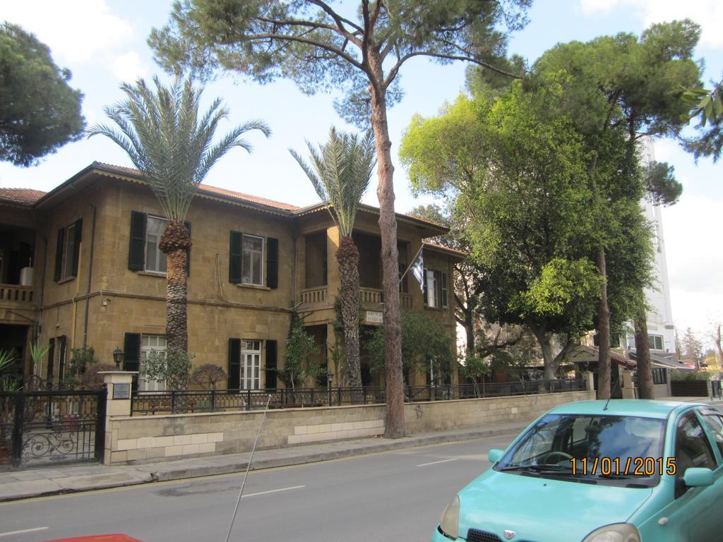 Downtown Living By 'Flats Nicosia' Apartment Room photo